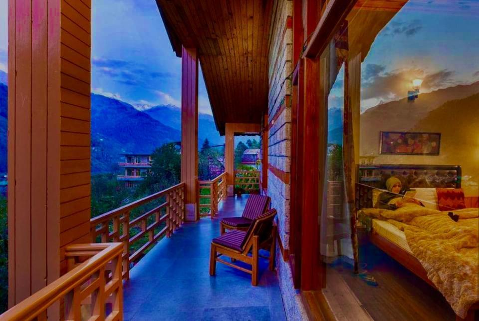 The Manu Emerald # Farmhouse # Top Selling Cottage In Manali # Peaceful Heritage Cozy Stay # Lawn With Bonfire # Most Awarded Exterior foto