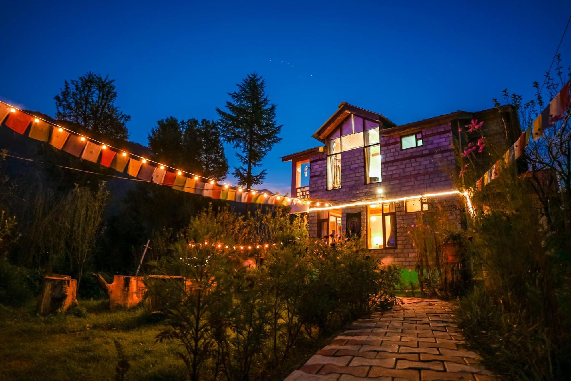 The Manu Emerald # Farmhouse # Top Selling Cottage In Manali # Peaceful Heritage Cozy Stay # Lawn With Bonfire # Most Awarded Exterior foto